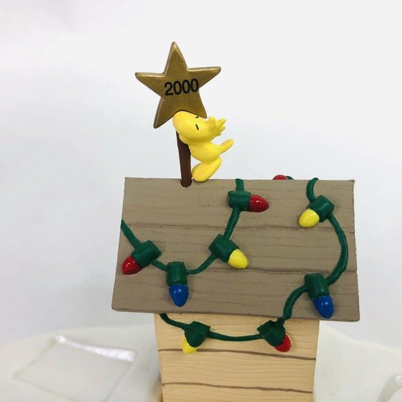 Hallmark Woodstock on Snoopys Doghouse Display Pie - Picture 4 of 12